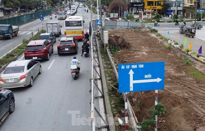 Cong truong thi cong 'bet bat' o du an giao thong cap bach Ha Noi-Hinh-2