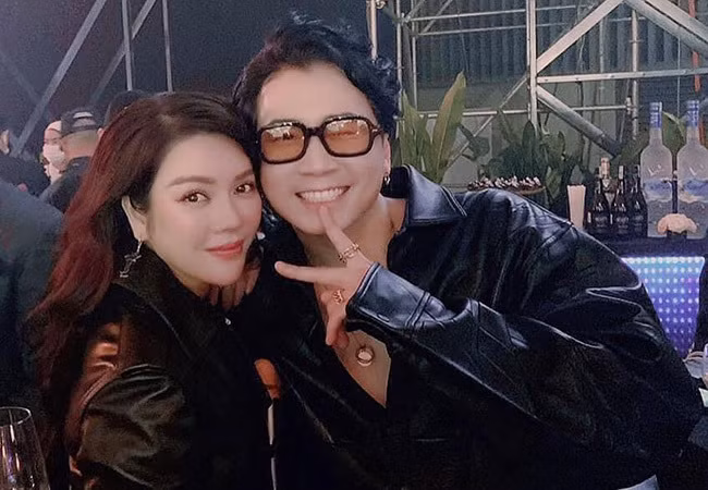 Lý Nhã Kỳ vui mừng khi hội ngộ rapper Karik trong một sự kiện âm nhạc.