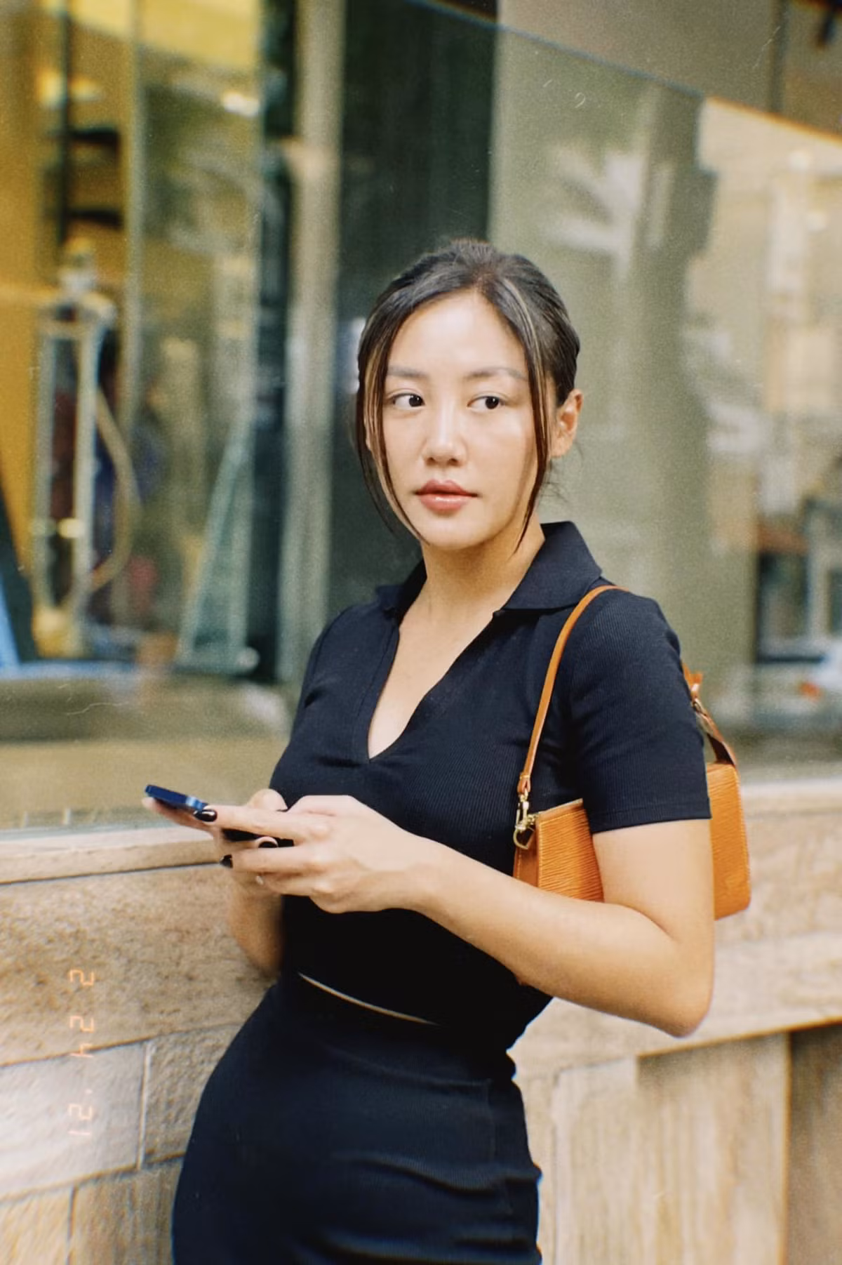 Văn Mai Hương suýt bị giật điện thoại khi chụp tấm hình này.