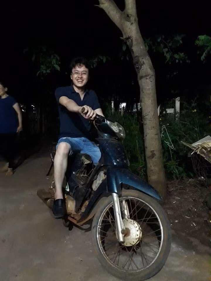 BTV Hữu Bằng thèm 'ăn sáng cafe, trà đá la cà, tào lao thiên địa'.