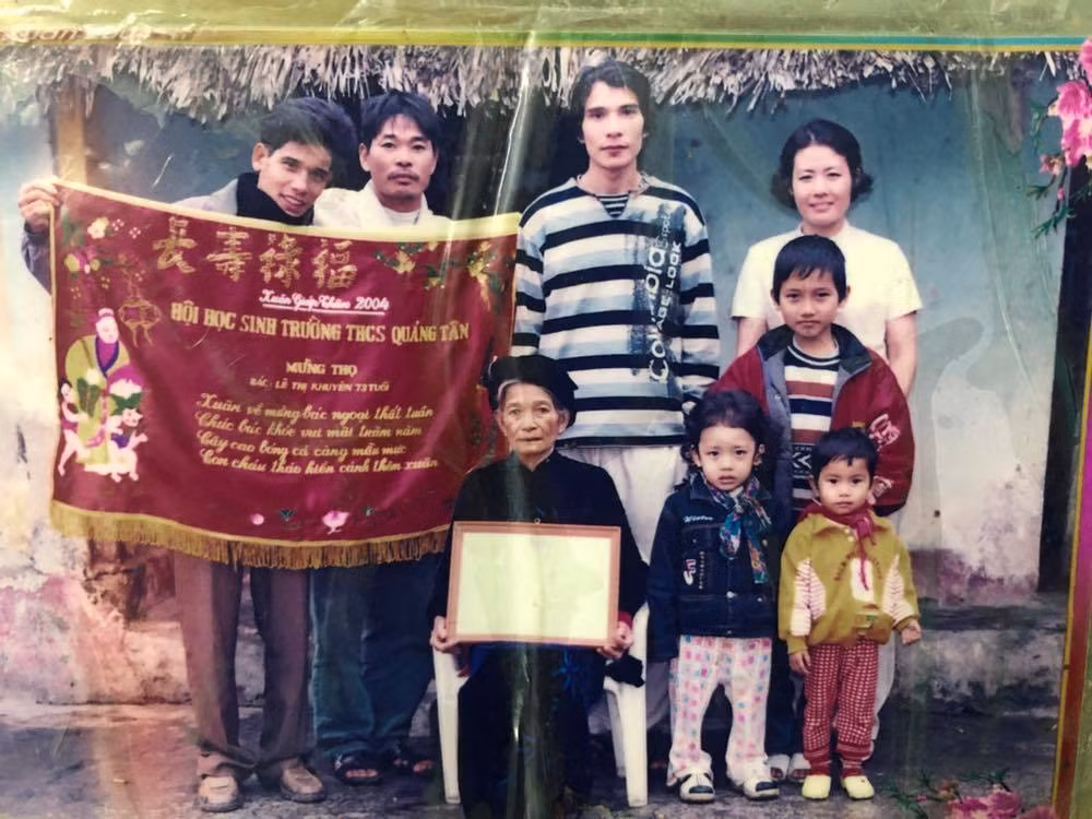 Ảnh thời trẻ của Hồ Quang Tám.