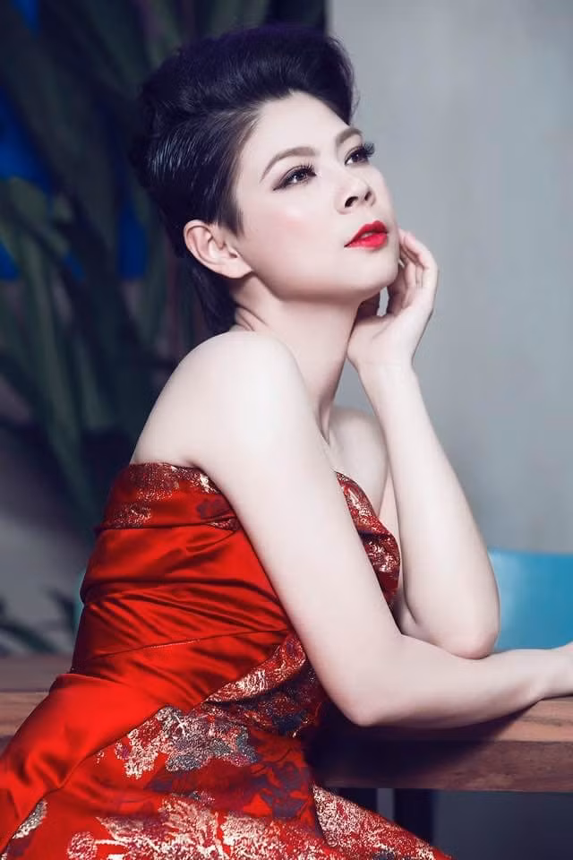 Để có được vóc dáng như hiện tại, Thanh Thảo chú trọng việc ăn uống điều độ, tập yoga và dành thời gian để bơi lội. 