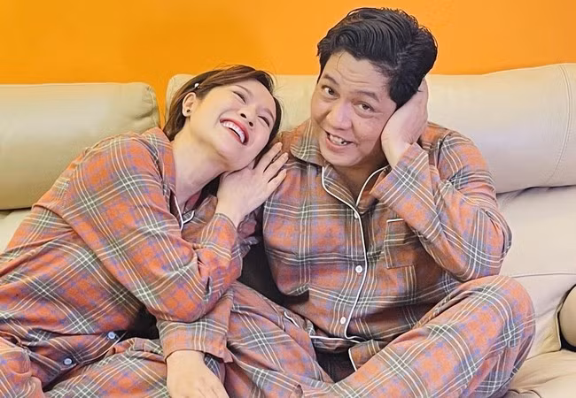 "Con người sẽ hạnh phúc khi có đủ hai thứ: nụ cười và người bạn đời tạo nên nụ cười", cặp đôi Thanh Thúy - Đức Thịnh chia sẻ.
