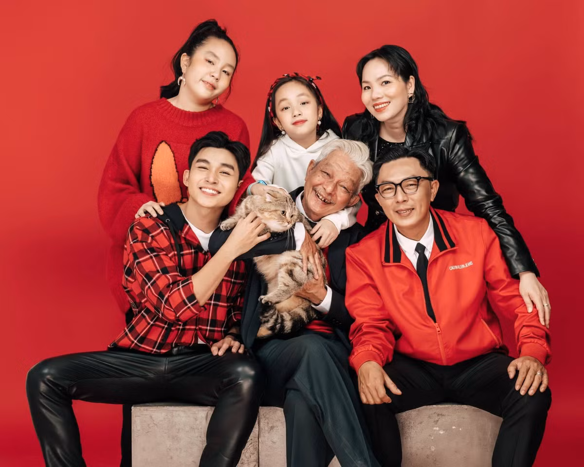 Bộ ảnh hiếm hoi cả gia đình Jun Phạm chụp cùng nhau.