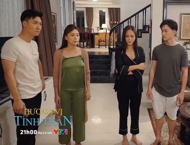 Đỉnh điểm nhất phải kể đến màn diện bộ đồ ngủ lụa xộc xệch kém sang thật sự, trong khi Nam đã làm dâu nhà hào môn. Vòng 1 chảy xệ như mẹ bỉm của cô bị khán giả chê bai hết lời.