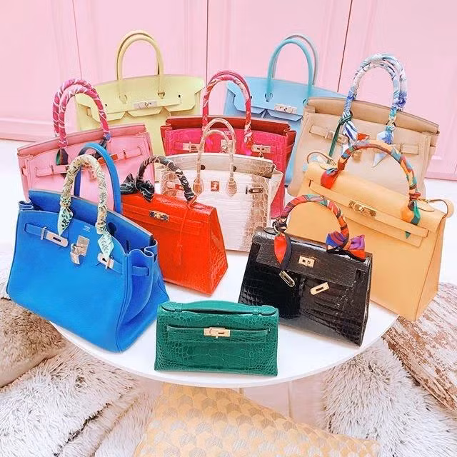 Còn về bộ sưu tập túi Hermès cô cũng chẳng kém cạnh bất cứ mỹ nhân nào.