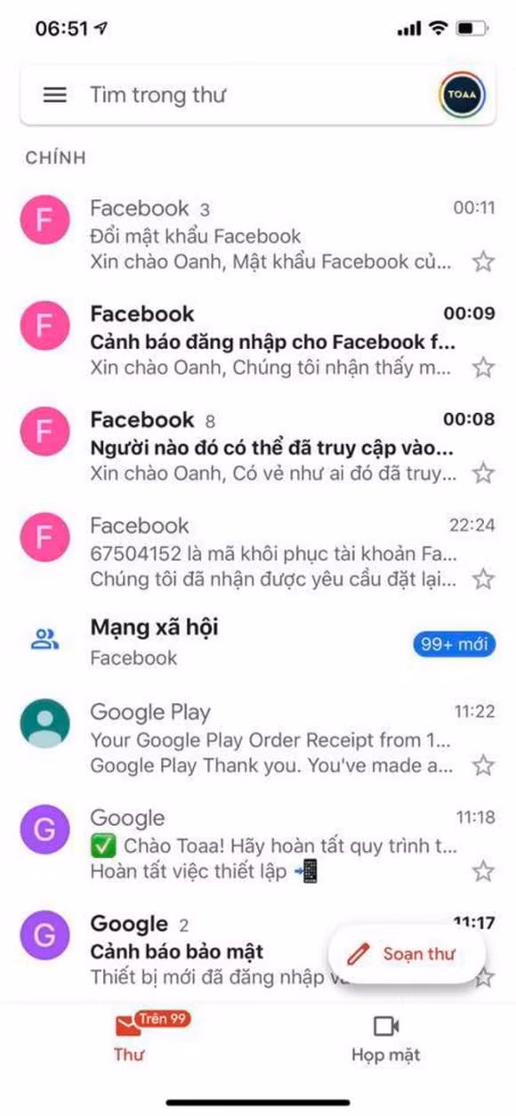 Vy Oanh bi ke xau tan cong tai khoan Facebook sau vu khau chien-Hinh-4