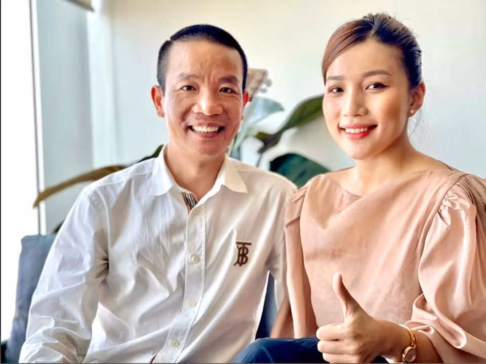 Nhạc sĩ Nguyễn Vĩnh Tiến bên ca sĩ Phương Phương Thảo.