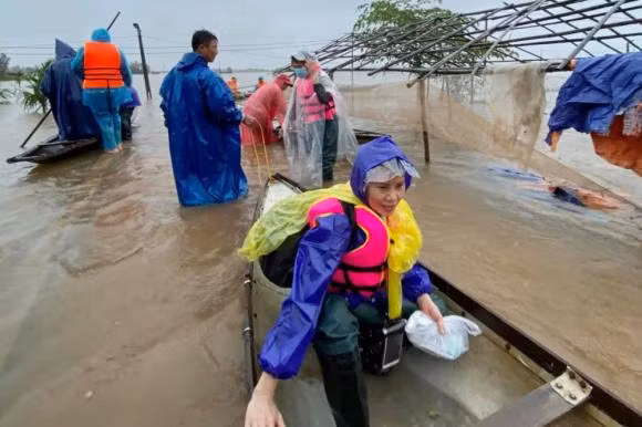 Me Ho Ngoc Ha bi soi diem bat thuong tien quyen gop tu thien-Hinh-6