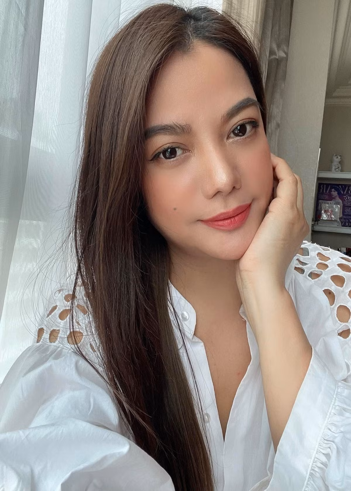 Trương Ngọc Ánh viết: "Thương lắm nhiều mảnh đời cơ cực, trân quý biết bao con người ngày đêm nơi tuyến đầu chống dịch. Và hàng triệu triệu trái tim vẫn đang hướng về Sài Gòn thương yêu".