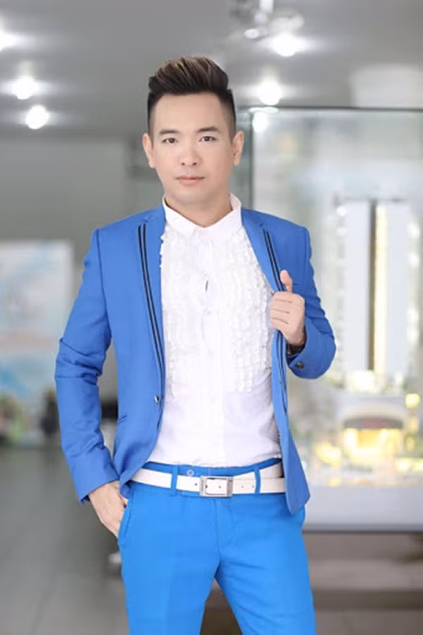 Ca si Viet Quang viem phoi nang nhap vien, sot lien tuc, me sang-Hinh-3