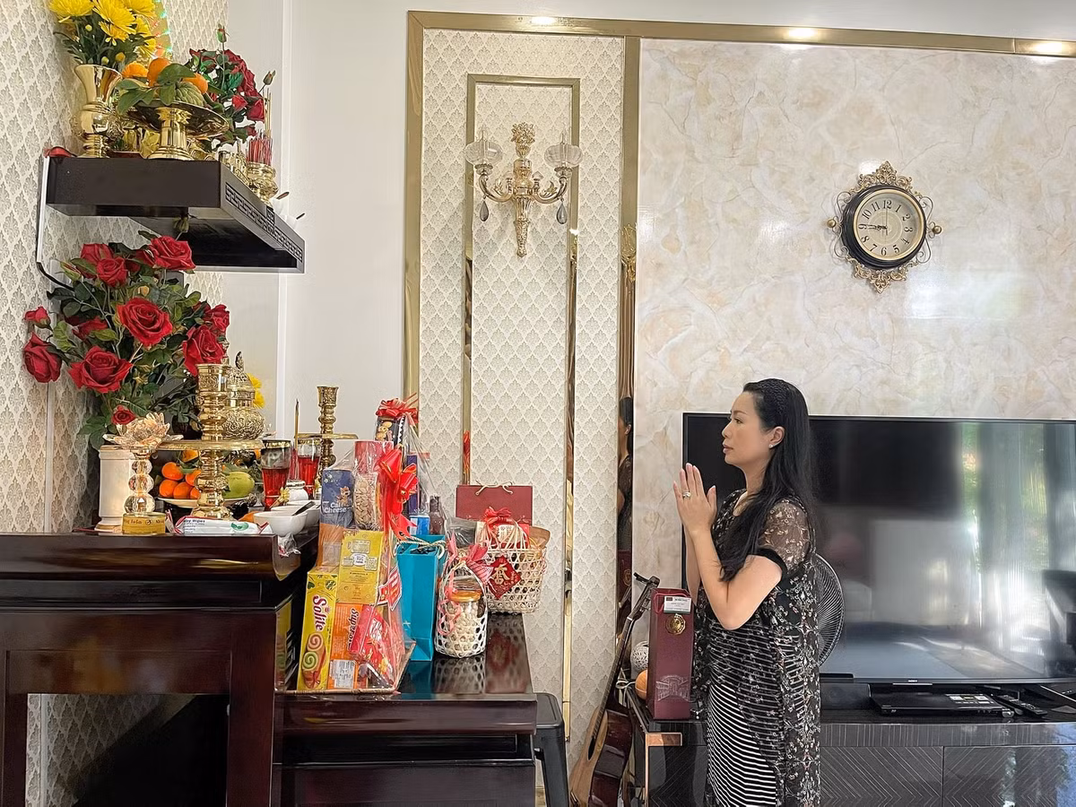 NSƯT Trịnh Kim Chi cầu mọi sự bình an.