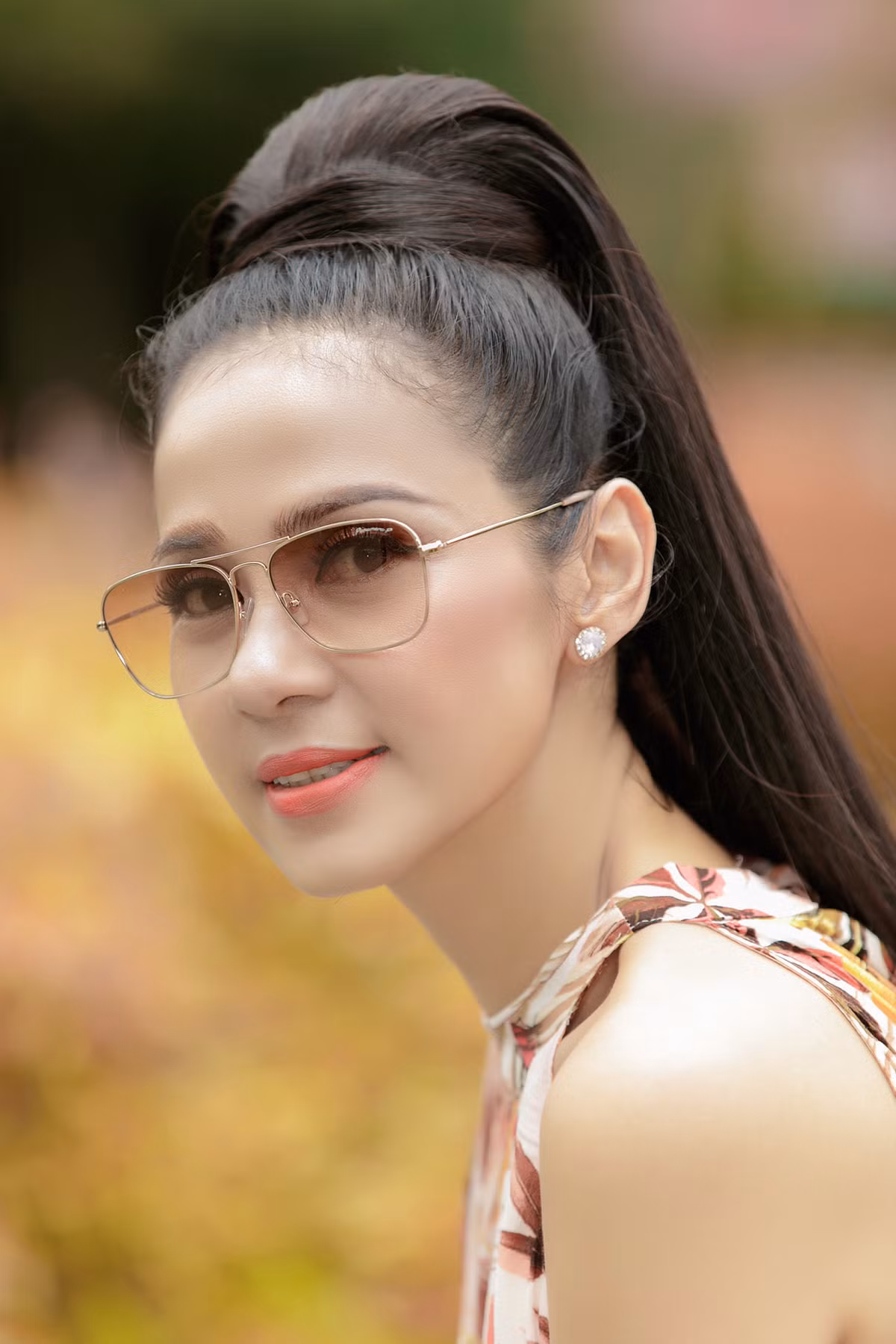 Trong một số bộ ảnh thời trang, Việt Trinh khiến nhiều người ngỡ ngàng vì vẻ đẹp "trẻ mãi không già" của mình.