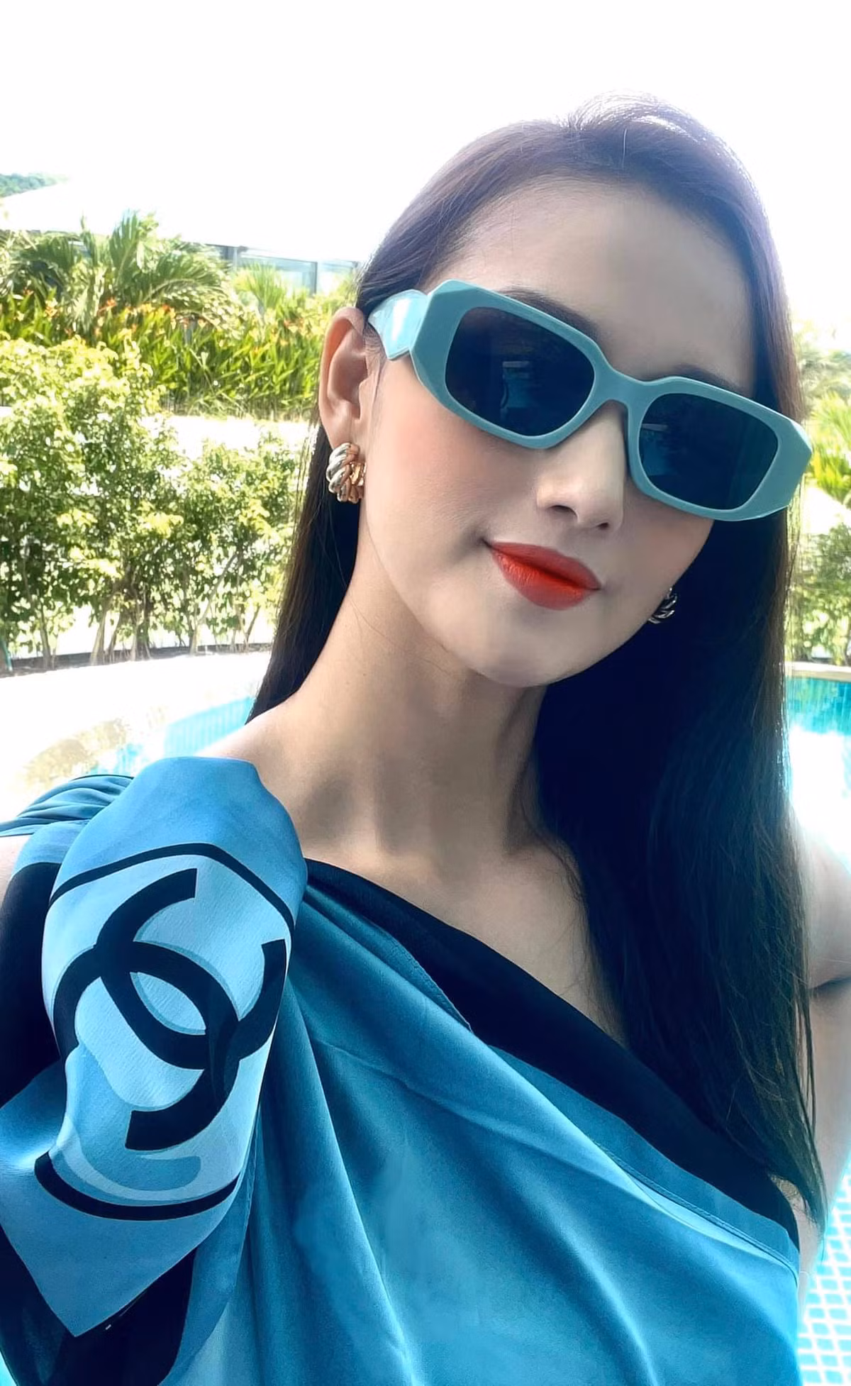 Lã Thanh Huyền sang chảnh ở khu nghỉ dưỡng.