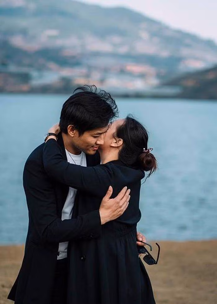 Vo dai gia cua Quy Binh rua bat nhoay nhoay khi ve nha chong-Hinh-7