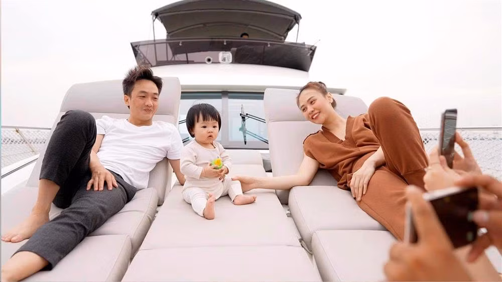 Cặp đôi bên tiểu công chúa Suchin.
