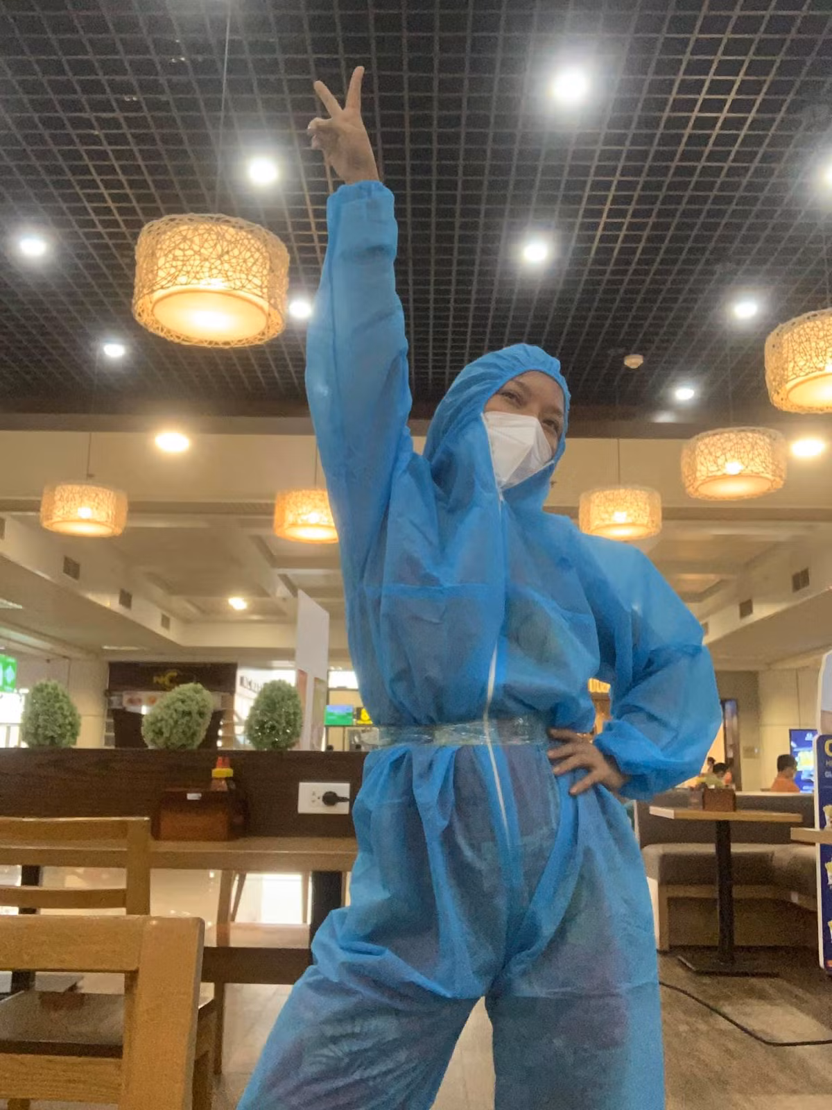 Thái Thùy Linh gia nhập đội ngũ tình nguyện viên hỗ trợ chống dịch ở TP.HCM.