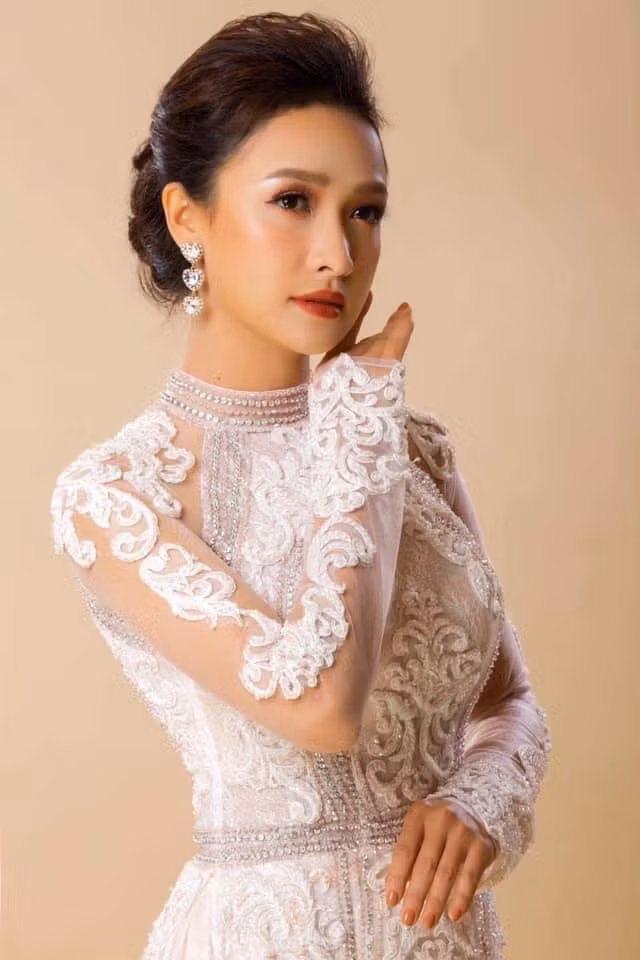 Angela Phuong Trinh chia se thuoc chua COVID-19 gay phan no-Hinh-3