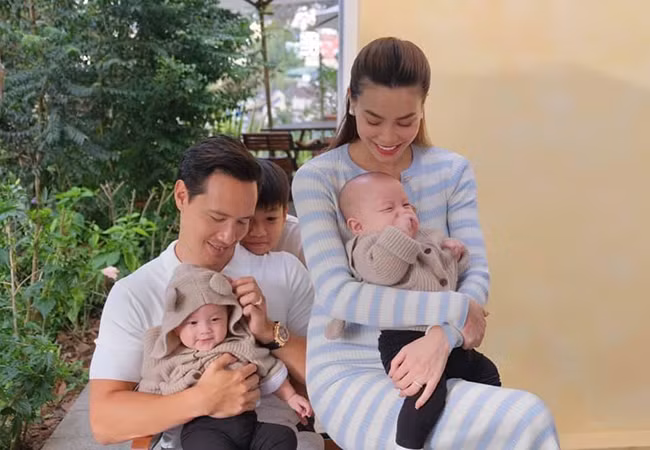 Khoảnh khắc gia đình nữ ca sĩ Hồ Ngọc Hà với đủ 5 thành viên nhận được sự yêu thích, ngưỡng mộ của nhiều đồng nghiệp, khán giả.