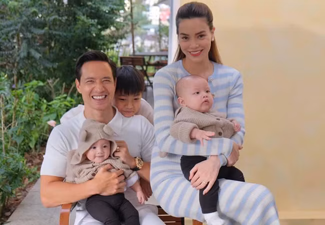 Ho Ngoc Ha - Kim Ly hanh phuc ben ba con trong ngay nghi le