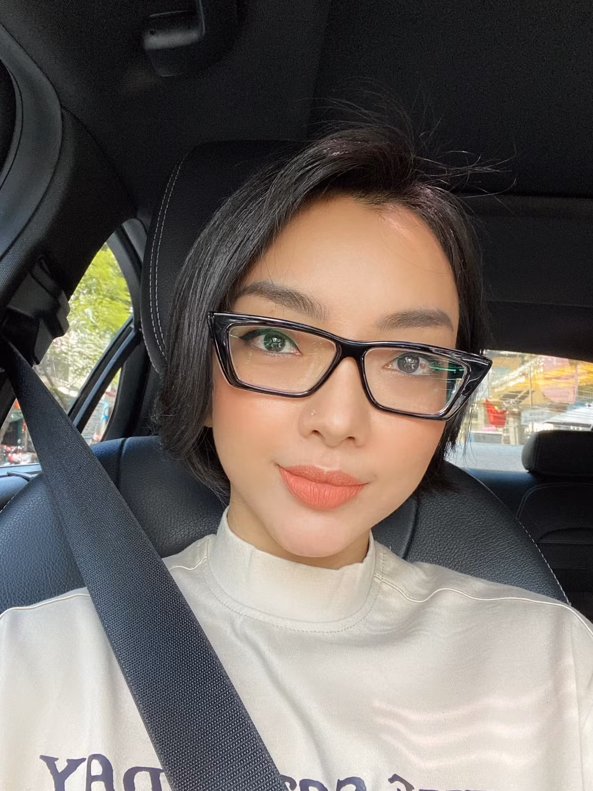 NSƯT Phương Anh đi quay vlog mùa dịch.