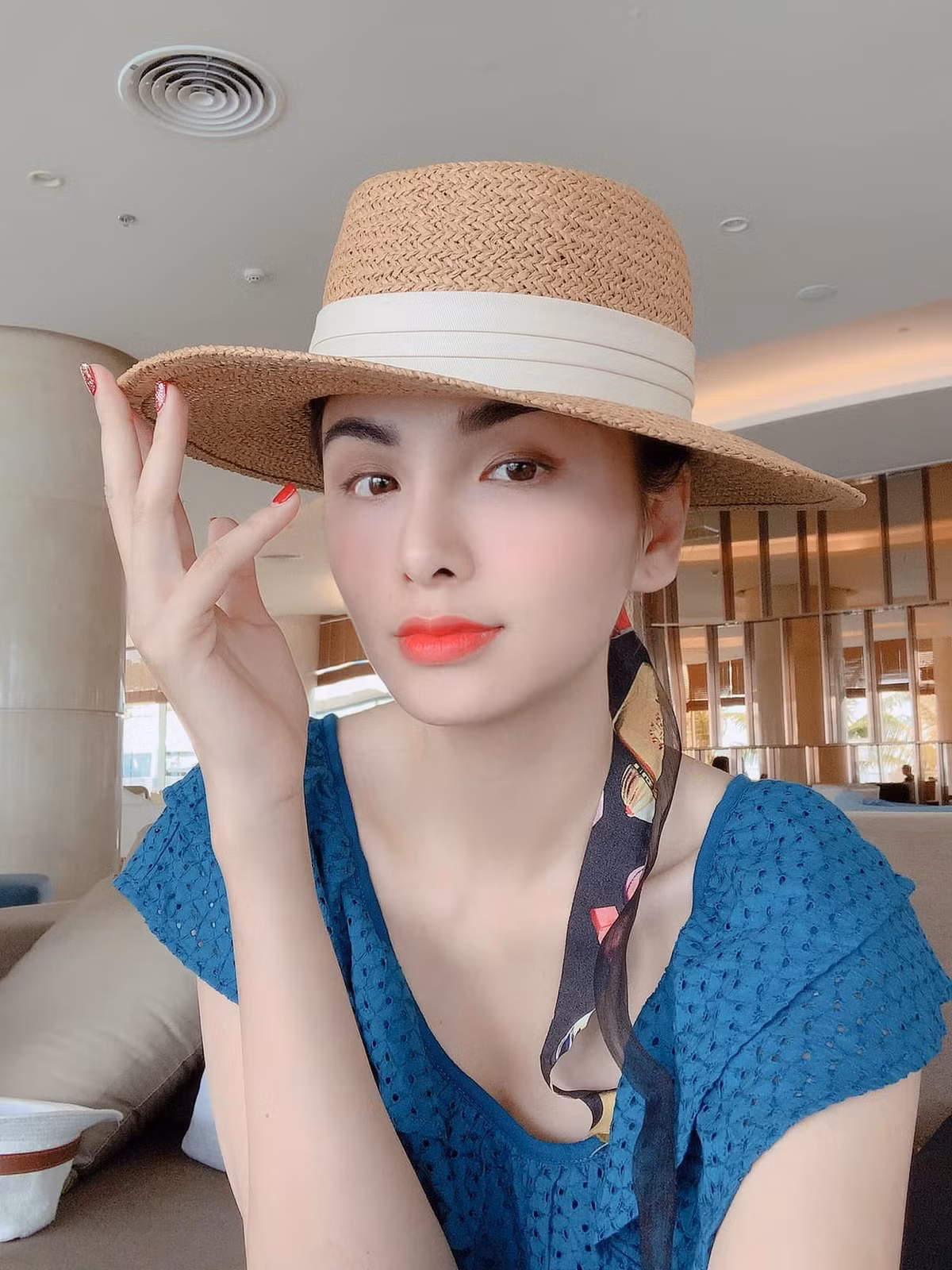 Diễm Hương đăng ảnh vì sợ khán giả quên mình.