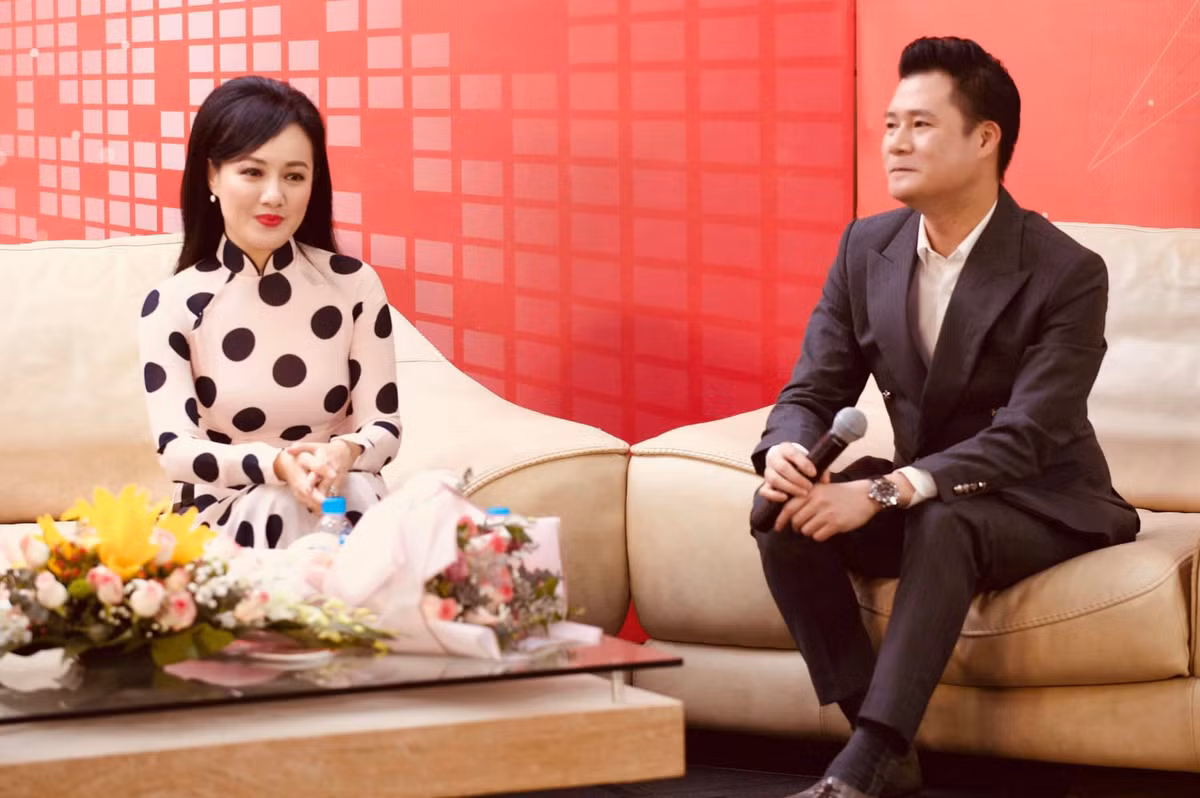 Sao Việt hôm nay 13/3: Hậu trường buổi trò chuyện với ca sĩ Quang Dũng, BTV Hoài Anh dí dỏm viết: "Chả biết thế nào mà anh ấy bảo: "Anh còn nợ em!". Dễ thương quá thế thì xoá nợ luôn anh ơi".