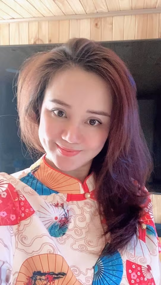 Thậm chí trong giai đoạn thai kỳ, khi gương mặt phù hơn so với bình thường, Vy Oanh cũng đã sở hữu gương mặt Vline, cánh mũi thon hơn hẳn.