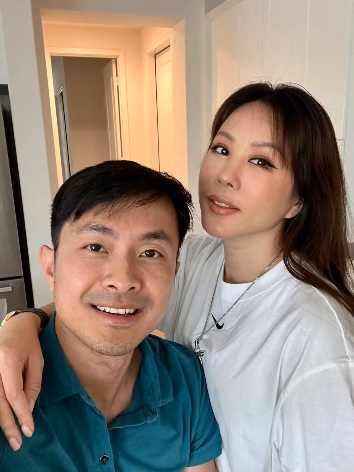 Hoa hau Thu Hoai va chong kem 10 tuoi khoe anh ngot ngao