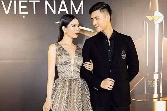 Cứ mỗi lần cả hai đăng ảnh là y như rằng ai nấy phát hờn vì quá đỗi ngọt ngào.