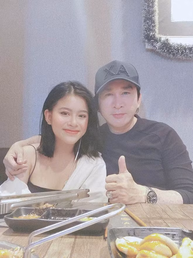 Con gai 19 tuoi xinh dep, dam me ca hat cua Kim Tu Long