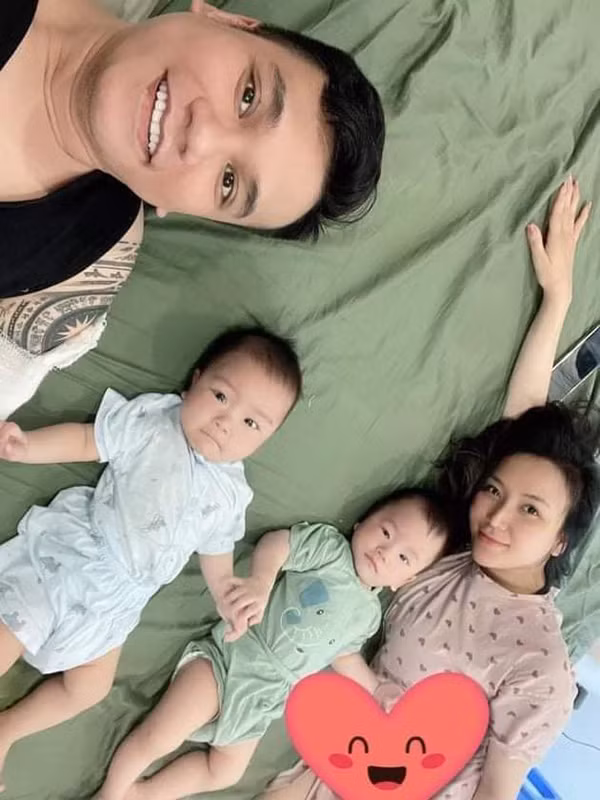 Kết hôn sau một năm hẹn hò, tháng 4/2018, Khắc Việt và Thanh Thảo chính thức về chung một nhà. Đầu năm 2020, cặp đôi mừng tin vui mang song sinh.