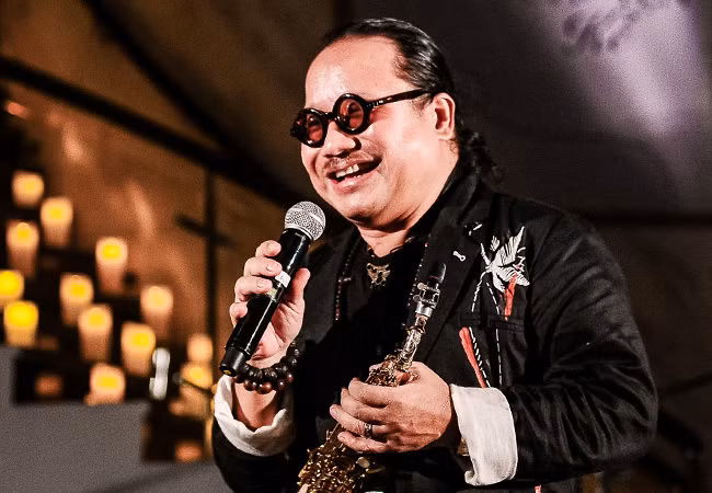 Nghe si saxophone Tran Manh Tuan hoi tinh, roi nuoc mat khi vo goi