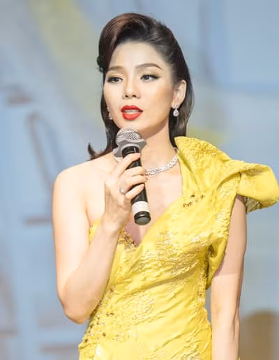 Le Quyen chuc mung khi chong cu hen ho voi gai xinh-Hinh-3