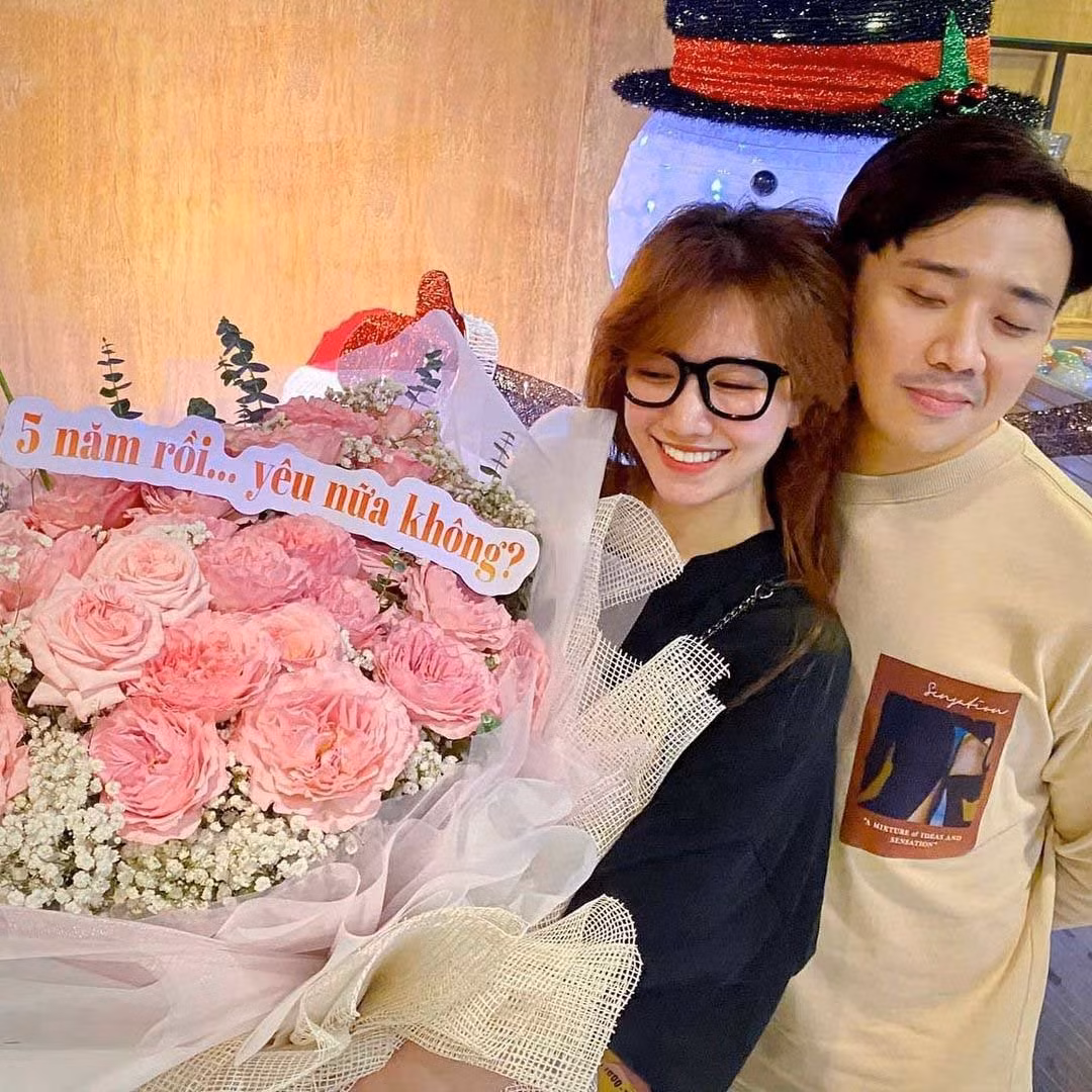Tran Thanh - Hari Won ky niem 5 nam yeu, hoi cau 