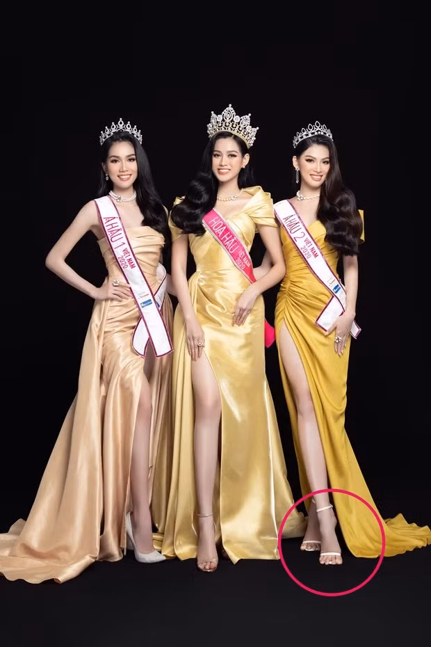 Á hậu Ngọc Thảo cũng khốn khổ khi bị dí cho đôi giày lệch size khiến cư dân mạng vừa thương vừa buồn cười.
