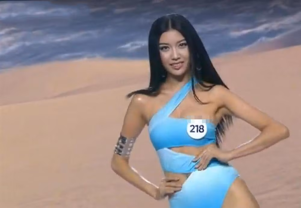 Á hậu Thúy Vân để lộ nội y khi trình diễn bikini ở bán kết Miss Universe Vietnam – Hoa hậu Hoàn vũ Việt Nam 2019. Khoảnh khắc này nhanh chóng lọt vào ống kính máy quay
