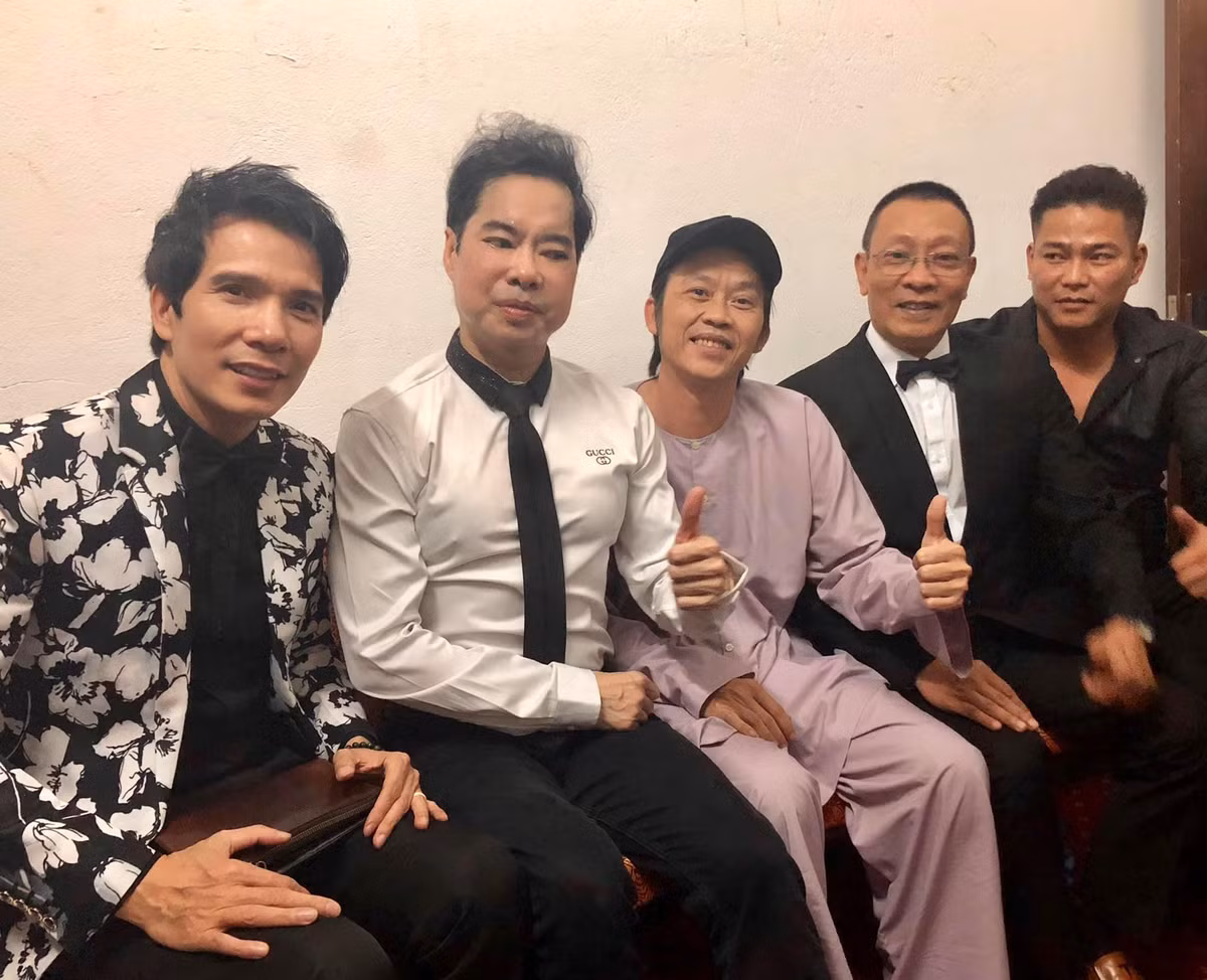 Sao Việt hôm nay 27/5: Hồ Quang Tám nói về Hoài Linh: "Tôi biết con người này rất trân quý và hâm mộ rất nhiều nghệ sĩ tiền bối. Lão rất trân quý và ngưỡng mộ, sống rất đàng hoàng với đàn em đồng nghiệp qua cách nói chuyện và ứng xử. Không như một số người có tên hay cho tất cả về sau không xem ai bằng mình".