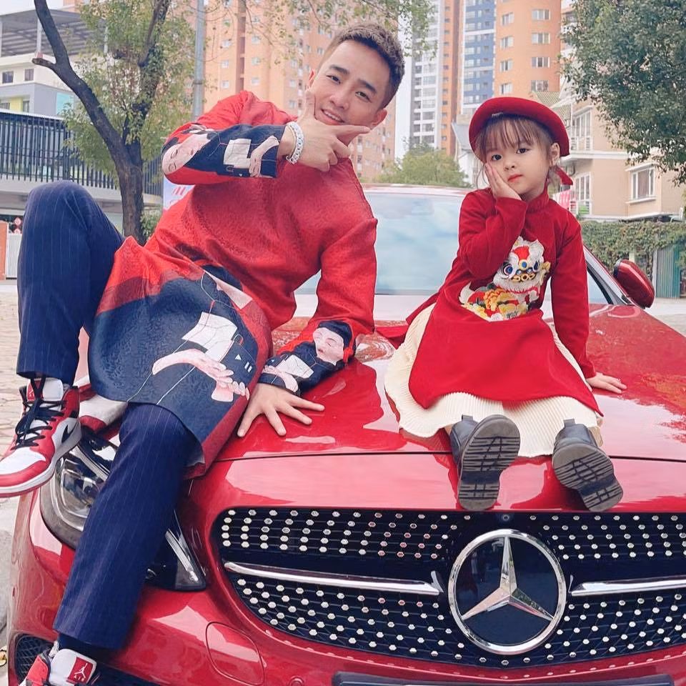 Diễn viên Duy Nam bên con gái.