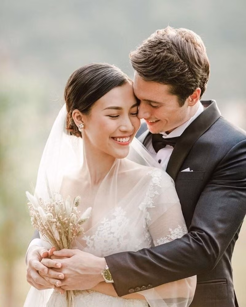 Ngan ngam 2 lan Huynh Anh “loi” Hoang Oanh vao on ao-Hinh-2