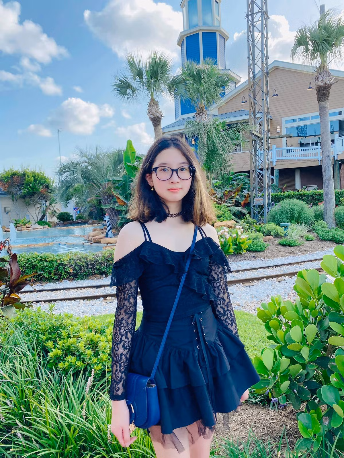 Minh Thư và con gái rất tình cảm với nhau. Nữ diễn viên hạnh phúc chia sẻ, con gái hiểu cho công việc của mẹ nên không hay đòi hỏi gì. Cô bé luôn ngoan ngoãn vâng lời mẹ và chăm chỉ học tập.