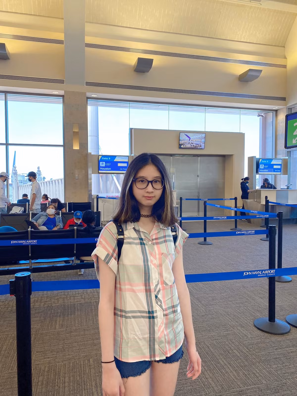 Mỗi dịp nghỉ hè, Bảo Ngọc thường được mẹ cho về Việt Nam thăm bố. Tuy nhiên năm nay, cô bé chỉ ở Mỹ với mẹ và bà ngoại do dịch COVID-19. 