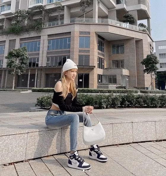 Có lẽ mỹ nhân 9X nên tránh xa những kiểu quần này thì hơn.