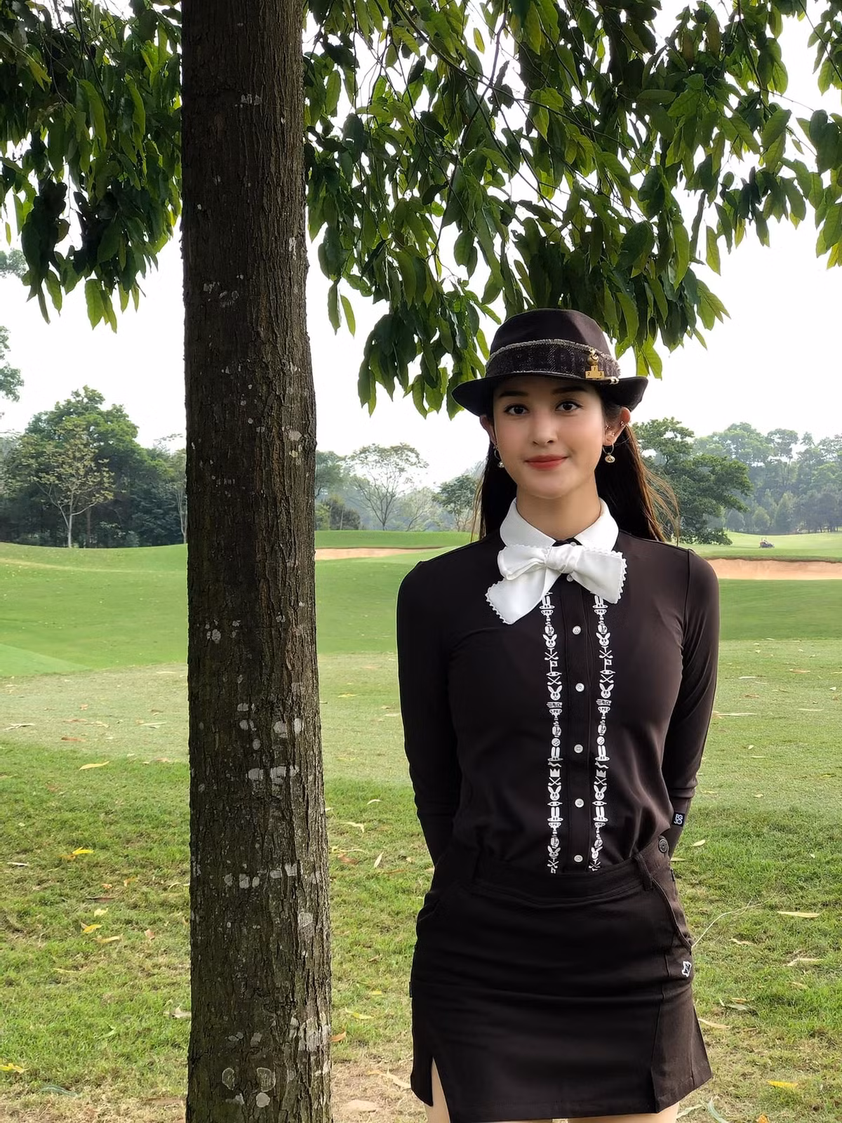 Á hậu Huyền My đăng ảnh xinh đẹp và hài hước nói: ''Ám ảnh đến mức ngủ cũng mơ thấy đánh hỏng nhưng ảnh vẫn phải lồng lộn''. 