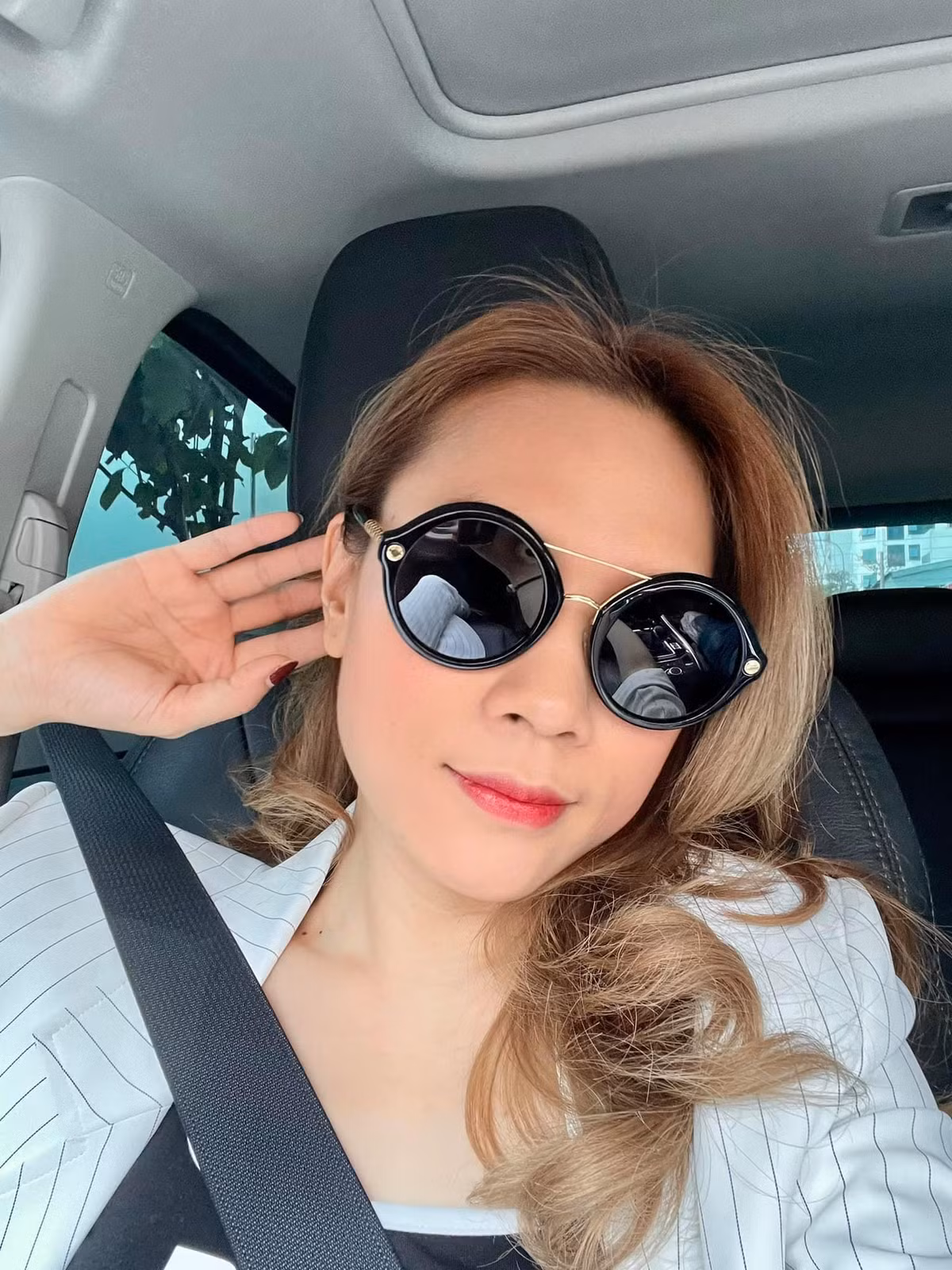 Mỹ Tâm viết: "Chiều buồn nghiêng nắng", Đàm Vĩnh Hưng liền đối đáp: "Biển vắng mênh mông cô đơn tìm em".