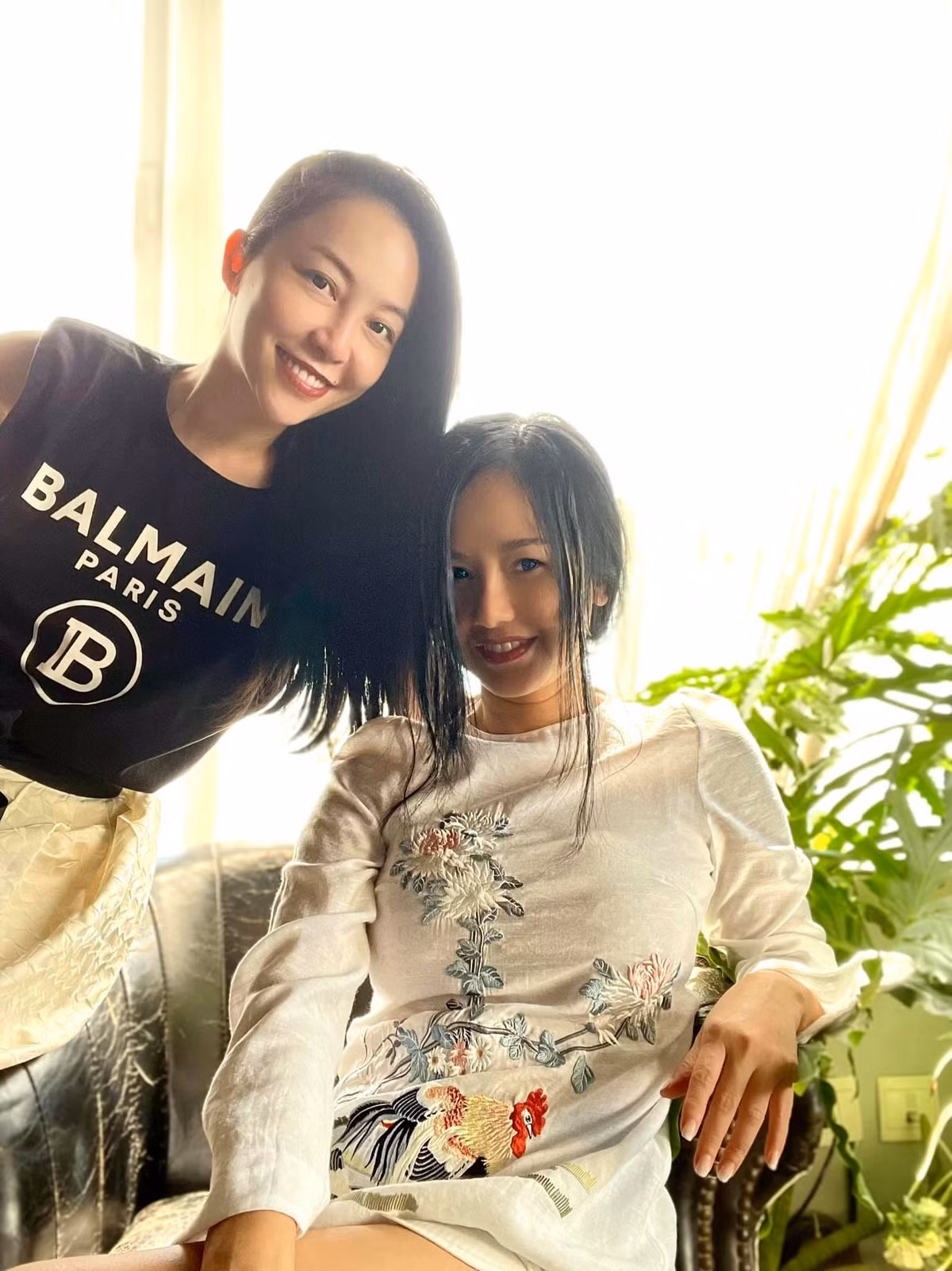 Sao Việt hôm nay 31/5: Hồng Nhung và Linh Nga hội ngộ cuối tuần.