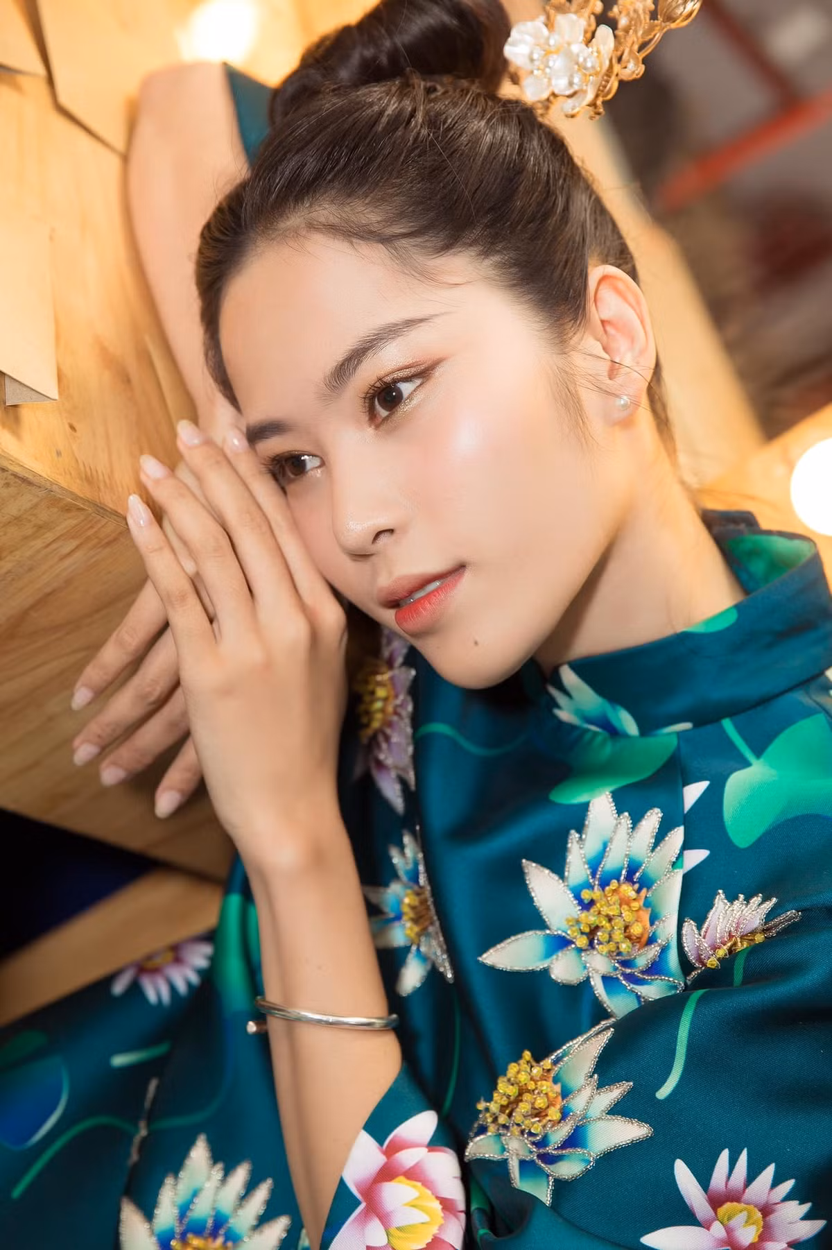 "Họ ném mình vào bầy sói, hãy quay lại khi trở thành con đầu đàn", Nam Em thẳng thắn.