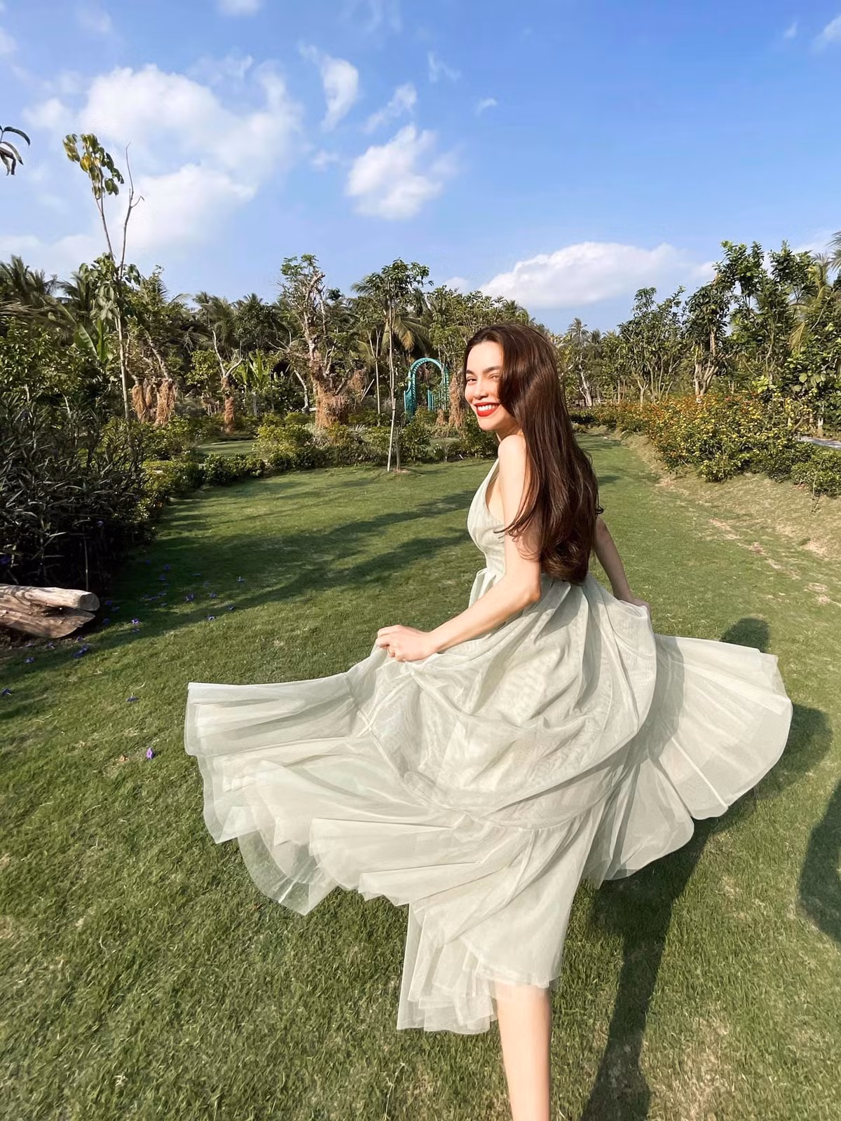 Hồ Ngọc Hà và Kim Lý vui vẻ nghỉ ngơi ở Bến Tre.