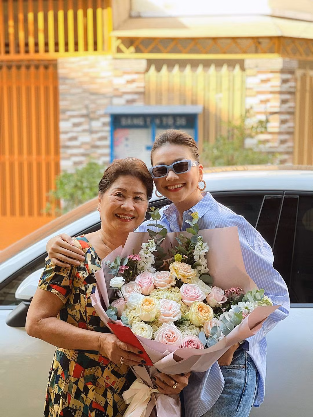 Thanh Hằng đăng ảnh với người phụ nữ cô yêu mến.