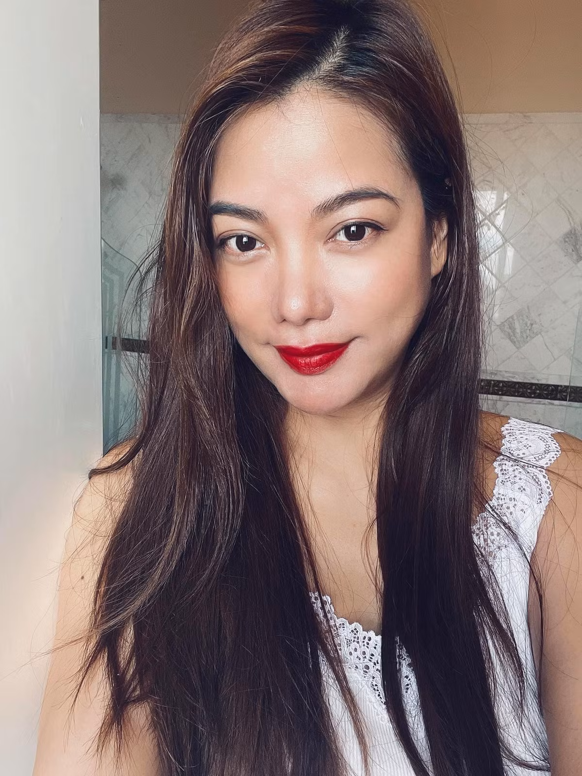 Sao Việt hôm nay 2/7: Trương Ngọc Ánh thẳng thắn chia sẻ: "Mình không có bầu bì gì đâu ạ. Chắc do tấm hình từ năm trước mặc đồ rộng nên gây chú ý thôi. Có con là có phước, nên có là mình báo tin vui ngay ạ. Cám ơn các tình yêu luôn quan tâm".